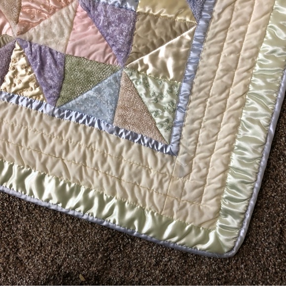 Kidsline Pastel ColorBlock Satin Baby Nursery Quilt + 2 Valance - Picture 4 of 13